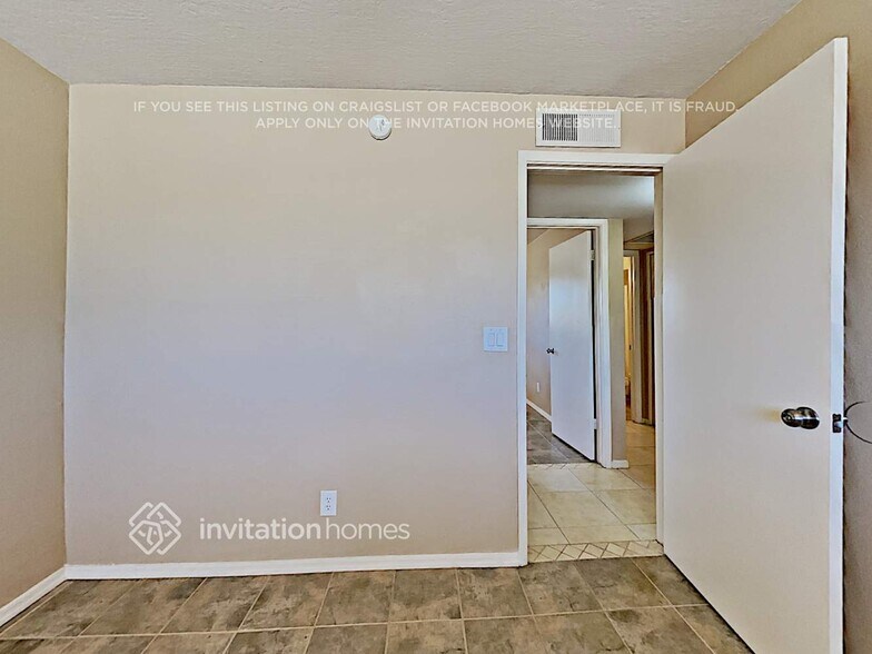 Building Photo - 18042 N Villa Rita Dr