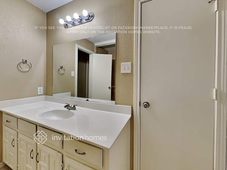 Building Photo - 2022 Spindletop Dr