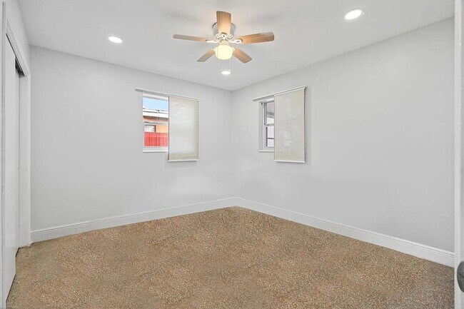 Building Photo - 530 NE 46th St
