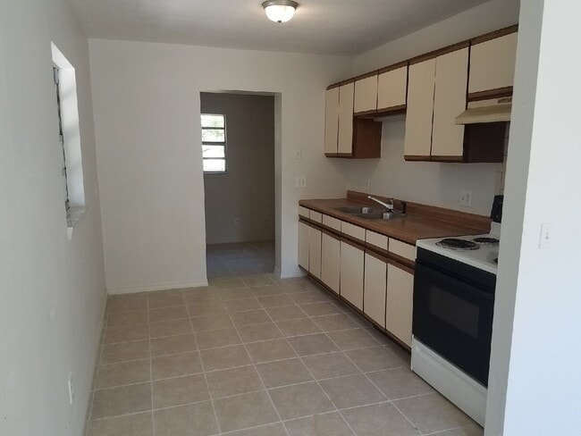 Building Photo - 1222 Dewey Ave