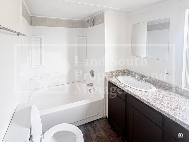 Building Photo - 1611 Slash Pine Rd