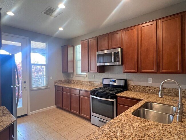 Building Photo - 427 Anchor Ln