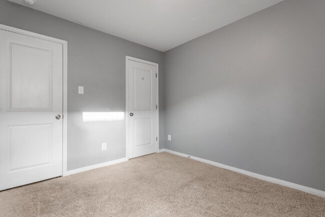 Building Photo - Your next home is waiting!