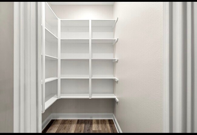 Building Photo - 524 Burk St