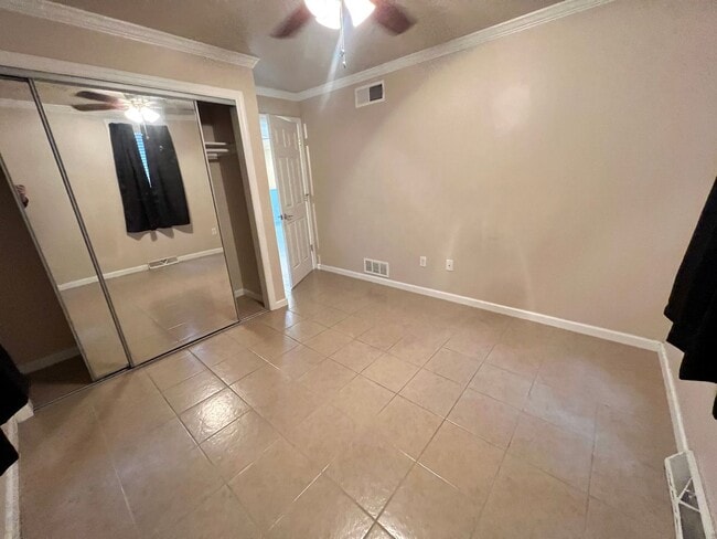 Building Photo - Charming Home - 2 Bed 1.5 Bath - Neville Island