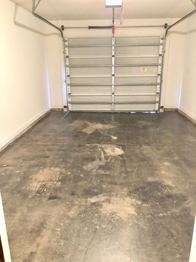 Building Photo - 126 Clusters Cir