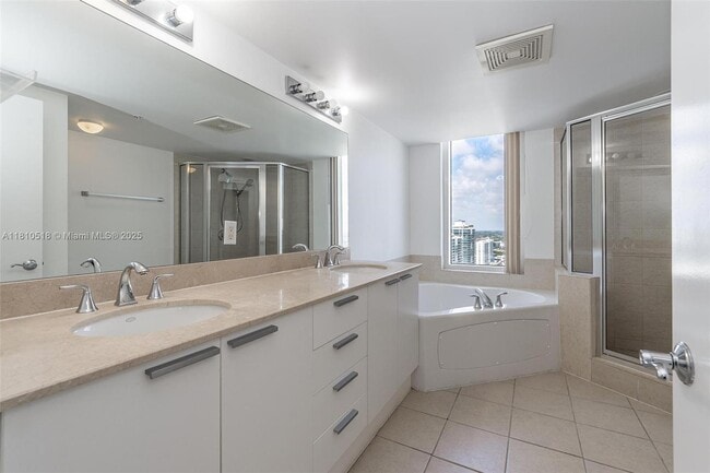 Building Photo - 16699 Collins Ave