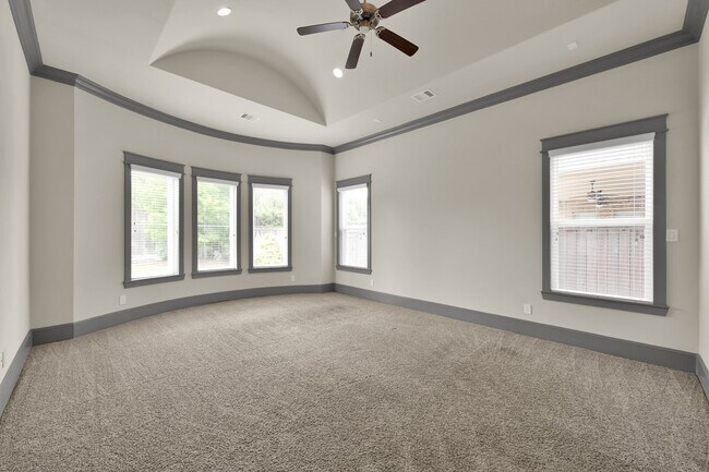 Building Photo - 2331 Bottlebrush Ln