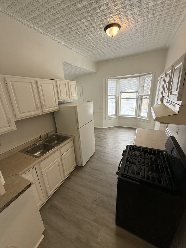 Building Photo - 74 Jessamine Ave W