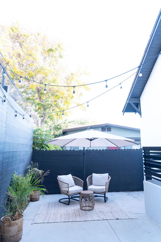 Building Photo - 156 W Peoria St