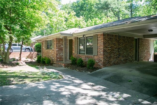 Building Photo - 1547 Delia Dr