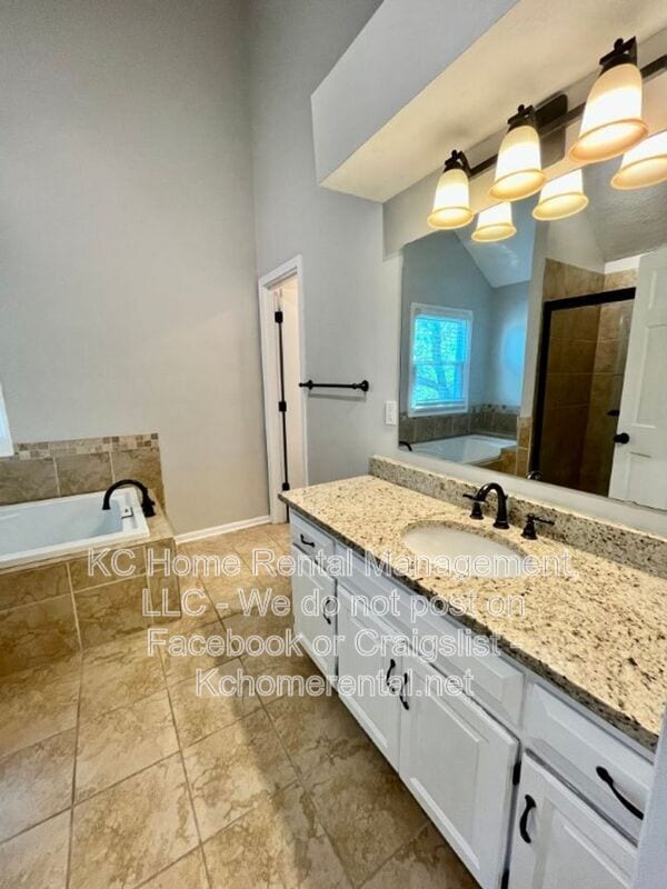 Building Photo - 1109 E Sleepy Hollow Dr