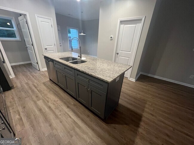 Building Photo - 1571 Bostwick Rd