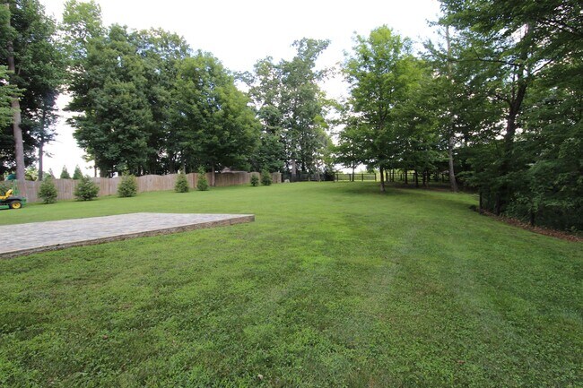 Building Photo - 3 Bedroom 3 Bath House in Beautiful, Quiet Setting