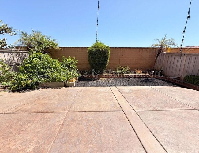 Building Photo - 410 Mira Loma Ln