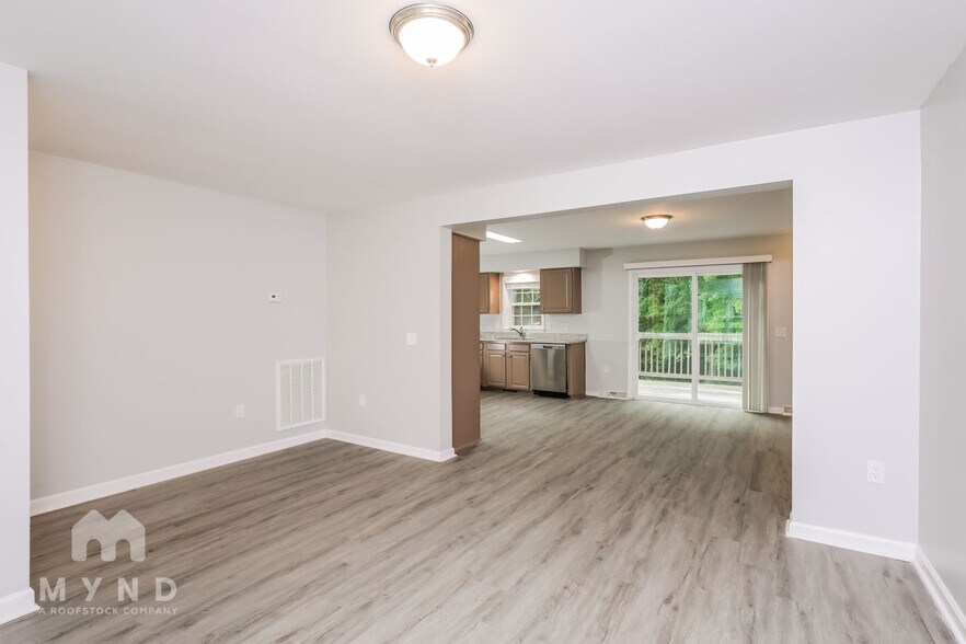 Building Photo - 215 Clearwater Dr