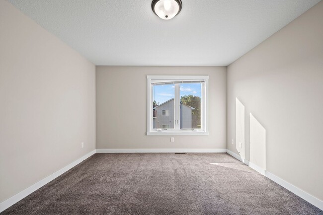 Building Photo - New 3 Bedroom Townhome