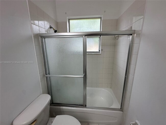 Building Photo - 3370 NE 14th Dr