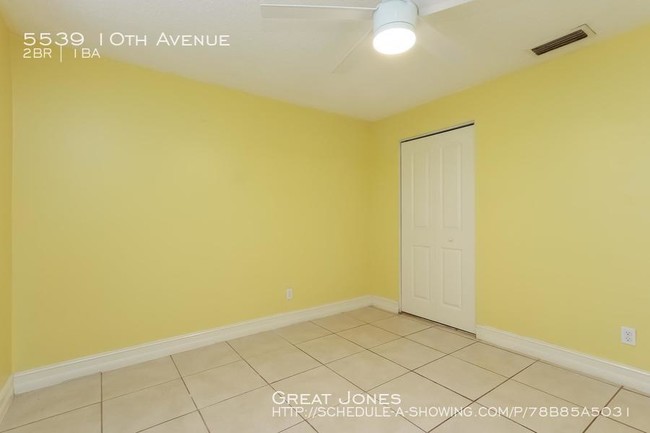 Building Photo - RECENTLY RENOVATED DUPLEX IN PINE MANOR!!!