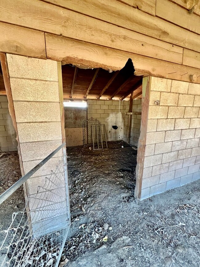 Building Photo - Norco Horse Property