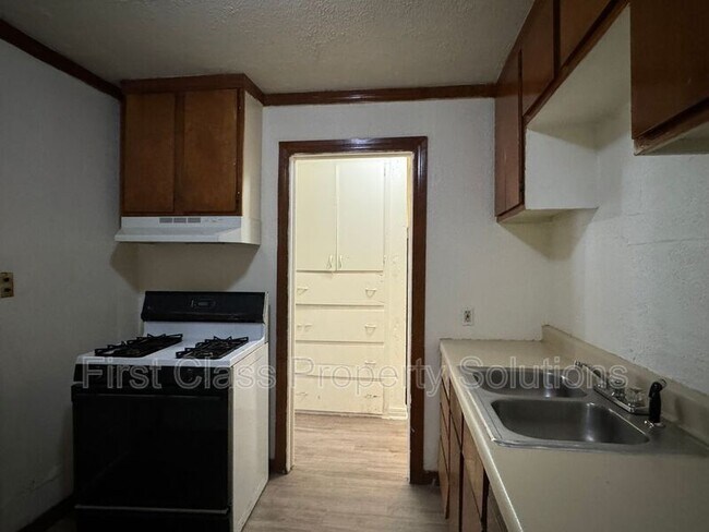 Building Photo - 1904 NE 25th St