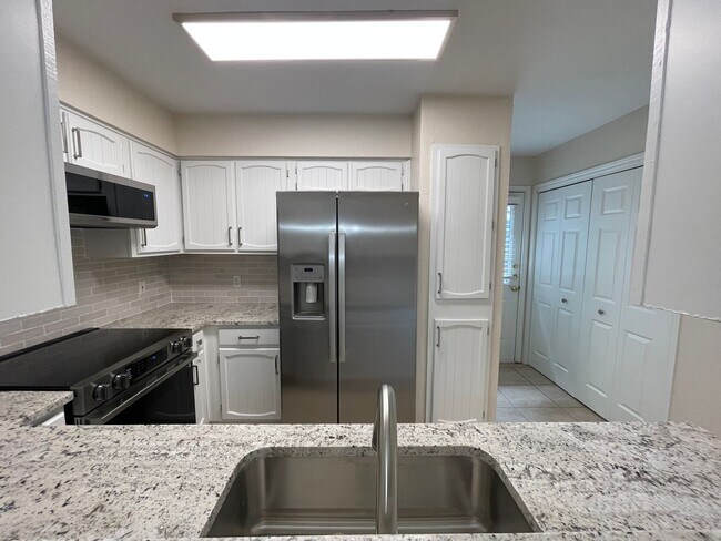 Building Photo - Fully remodeled 3 bedroom duplex for rent in Euless!
