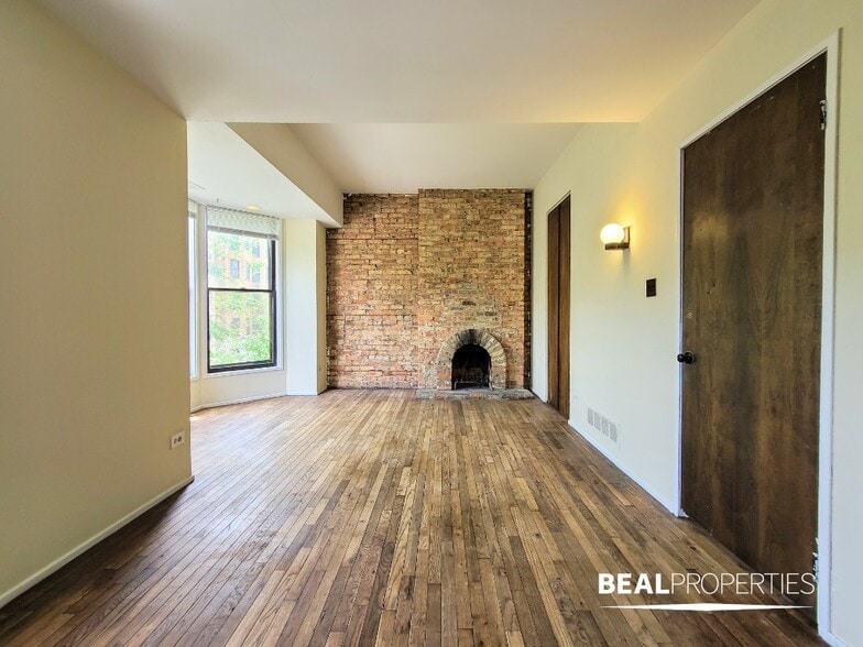 Building Photo - 604 W Surf St