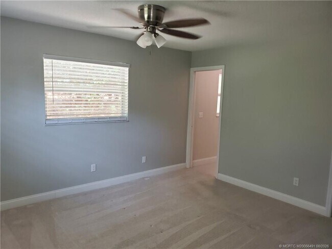 Building Photo - 1257 NE Sago Dr