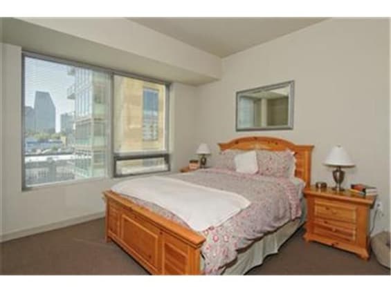 Building Photo - Great 2bd 2ba condo in South Lake Union 2200 complex W/S/G Parking included! SLU's best location