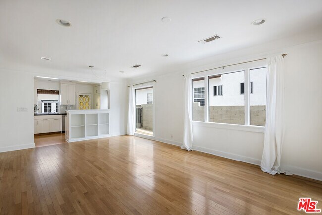 Building Photo - 3659 Glenfeliz Blvd