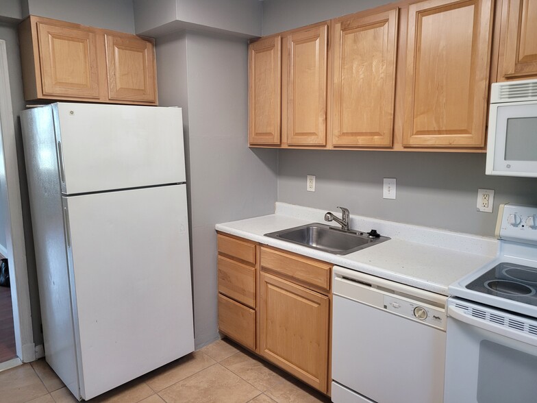 Building Photo - 2109 Suitland Ter SE