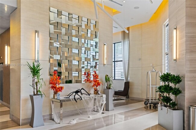 Building Photo - 999 SW 1st Ave