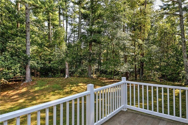 Building Photo - 991 Main St