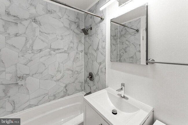 Building Photo - 6910 Ontario St