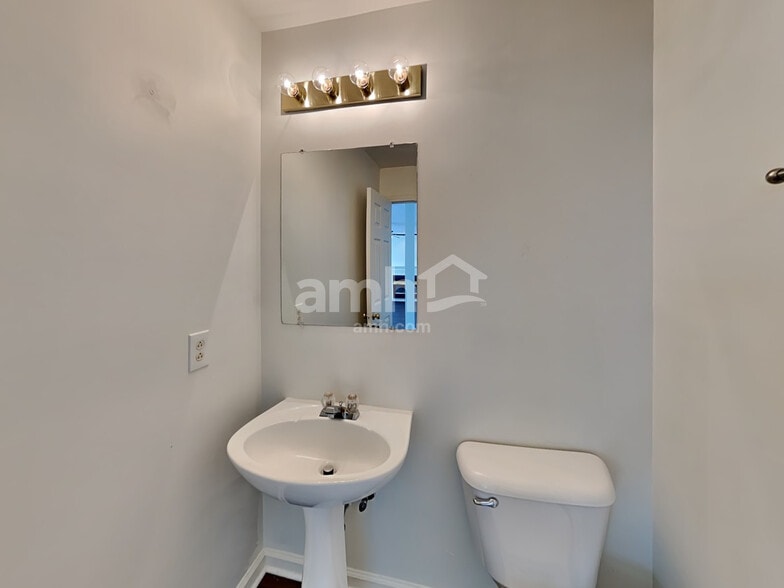 Building Photo - 120 Rose Garden Ln