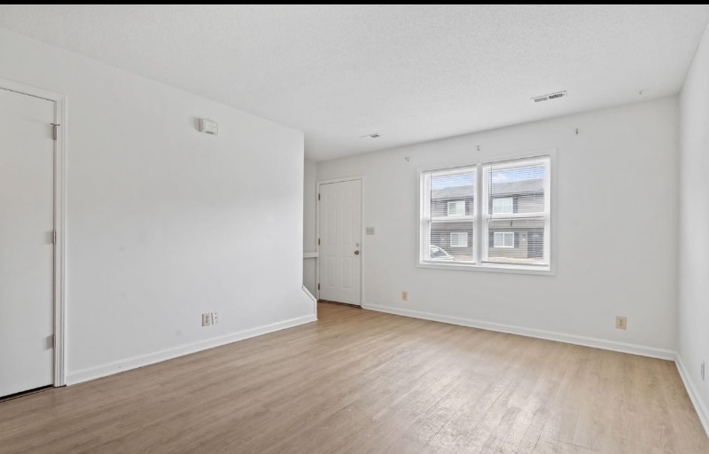 Building Photo - 713 67th Ave N