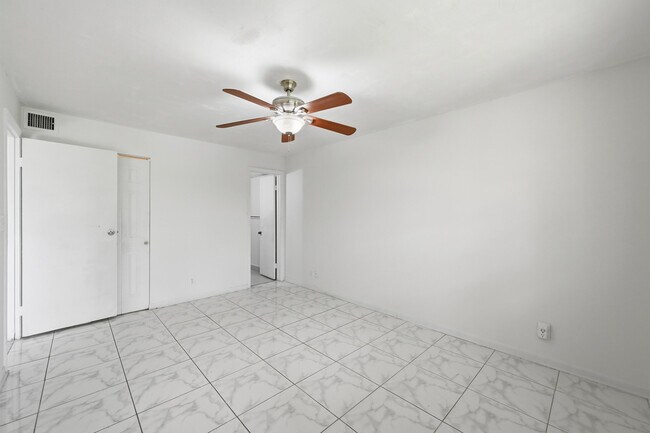 Building Photo - 2039 Coral Ridge Dr