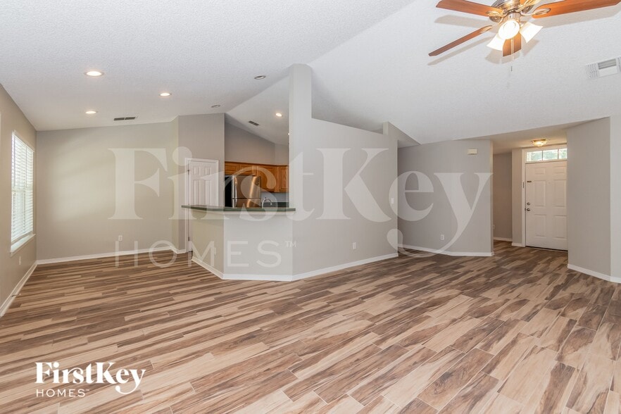Building Photo - 9759 Redbird Creek Dr S