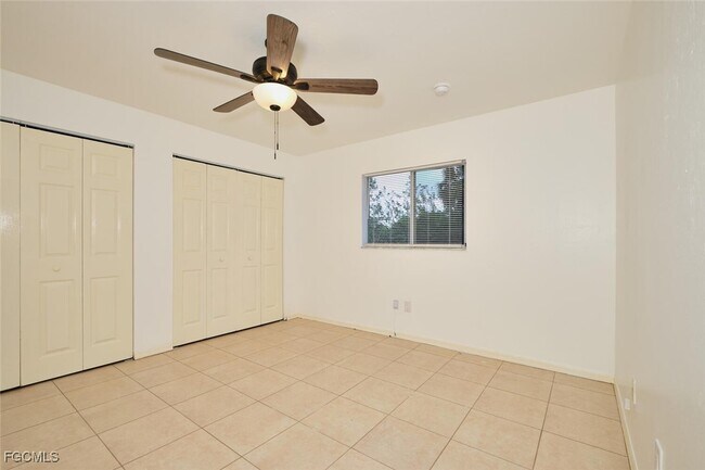Building Photo - 3825 Hollycrest St