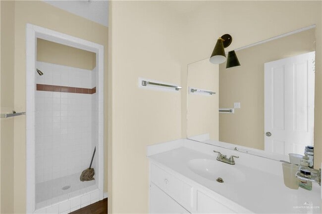 Building Photo - 19 Elisa Ln