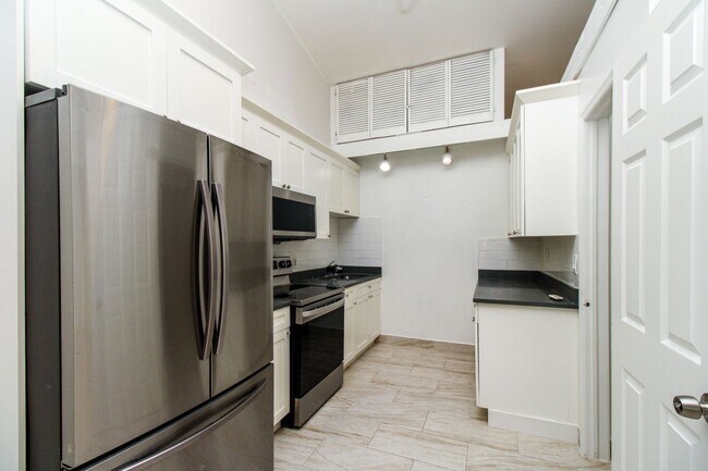 Building Photo - ANNUAL UNFURNISHED ** Wiggins Pass West **...