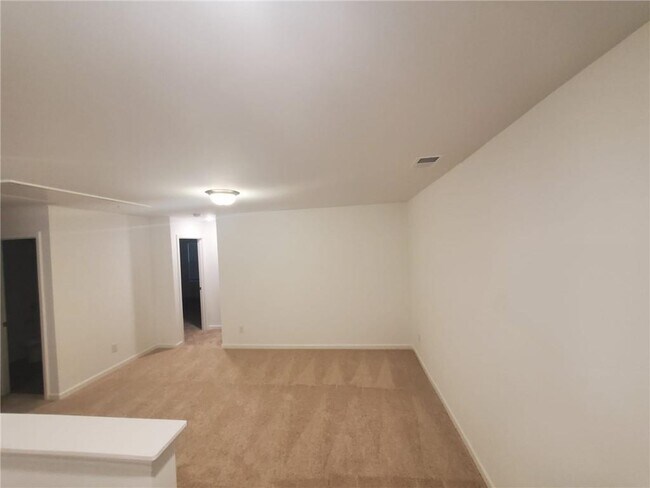 Building Photo - 5940 Lyon St