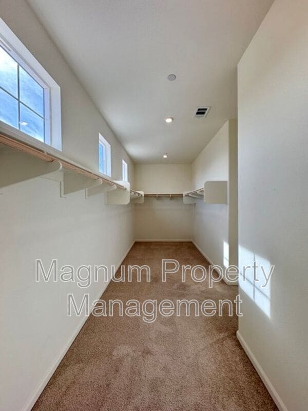 Building Photo - 31310 Reserve Dr