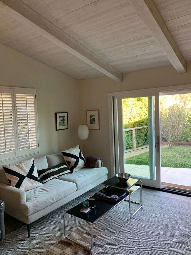 Building Photo - Beautiful Home in Gated Community