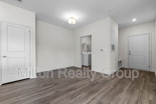 Building Photo - 150 Grove Cir