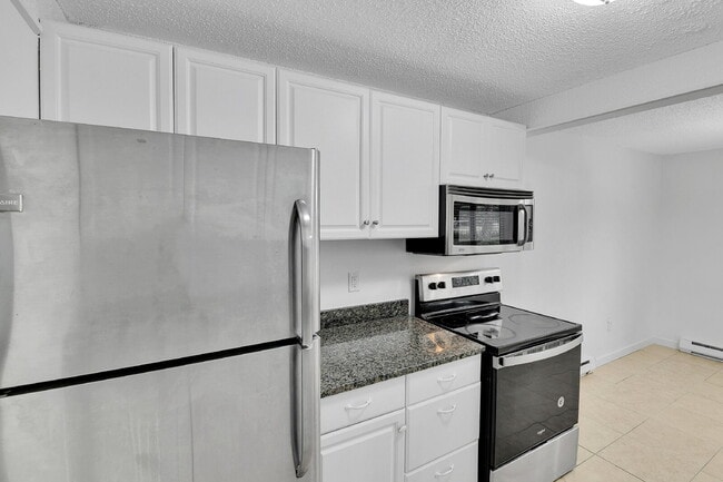 Building Photo - $1,895 - 2 Bed 2 Bath Condo in Aurora with...