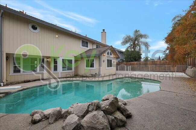 Building Photo - 1330 Kingswood Dr