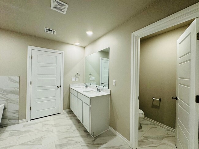 Building Photo - Deer Creek Schools + 4 Bedrooms + Newer Home in The Falling Springs Addition