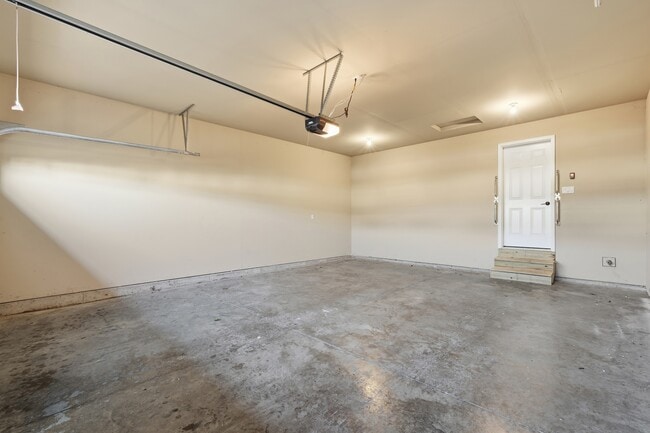 Building Photo - 720 Creekside Dr