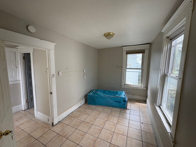 Building Photo - 207 Dunseith St